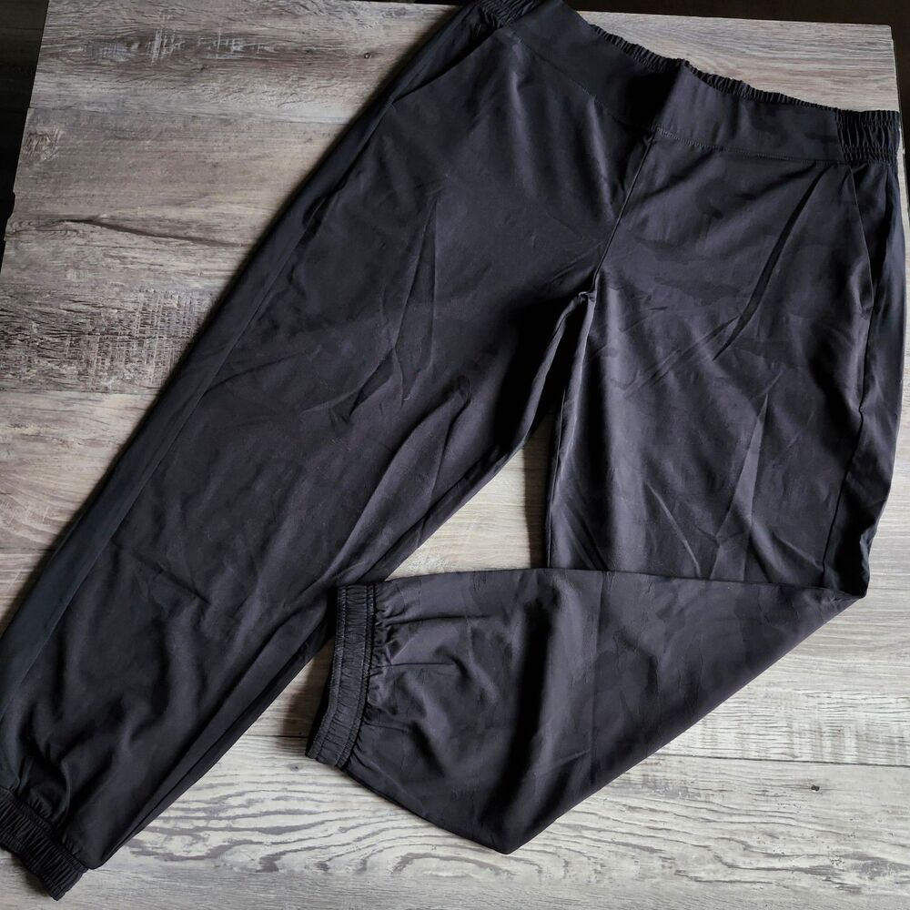 (18) Athleta joggers